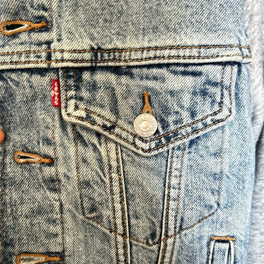 Cropped Levi’s Jacket - image 4